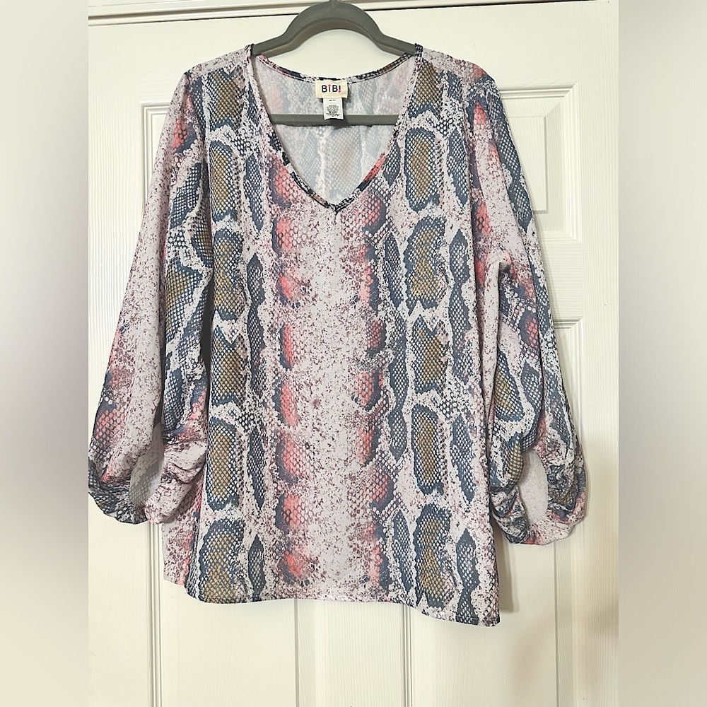 Cute Bibi snakeskin pattern top size XL.